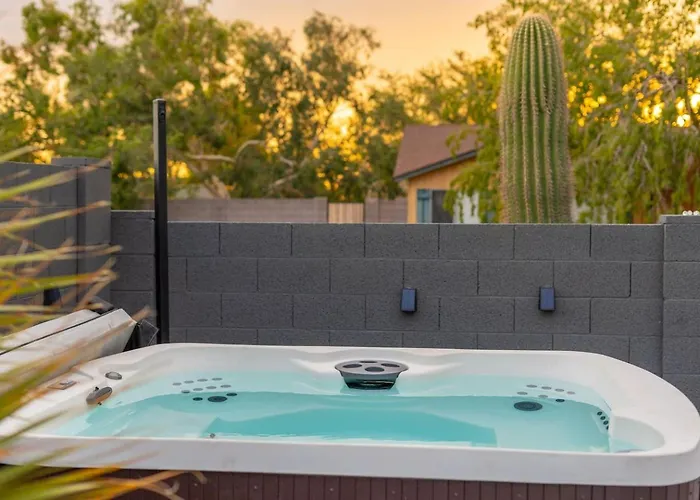 Heated Pool Hot Tub Backyard Games Holiday home *