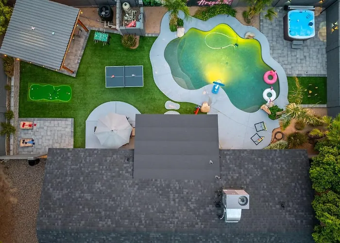 Holiday home Heated Pool Hot Tub Backyard Games *