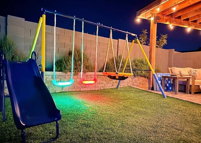 Holiday home Heated Pool Hot Tub Backyard Games