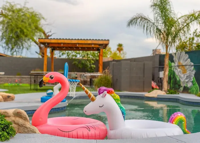 Holiday home Heated Pool Hot Tub Backyard Games